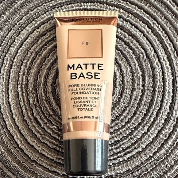 F8 - Revolution Matte Base Foundation (Pore Blurring, Full Coverage) - Picture 1 of 2